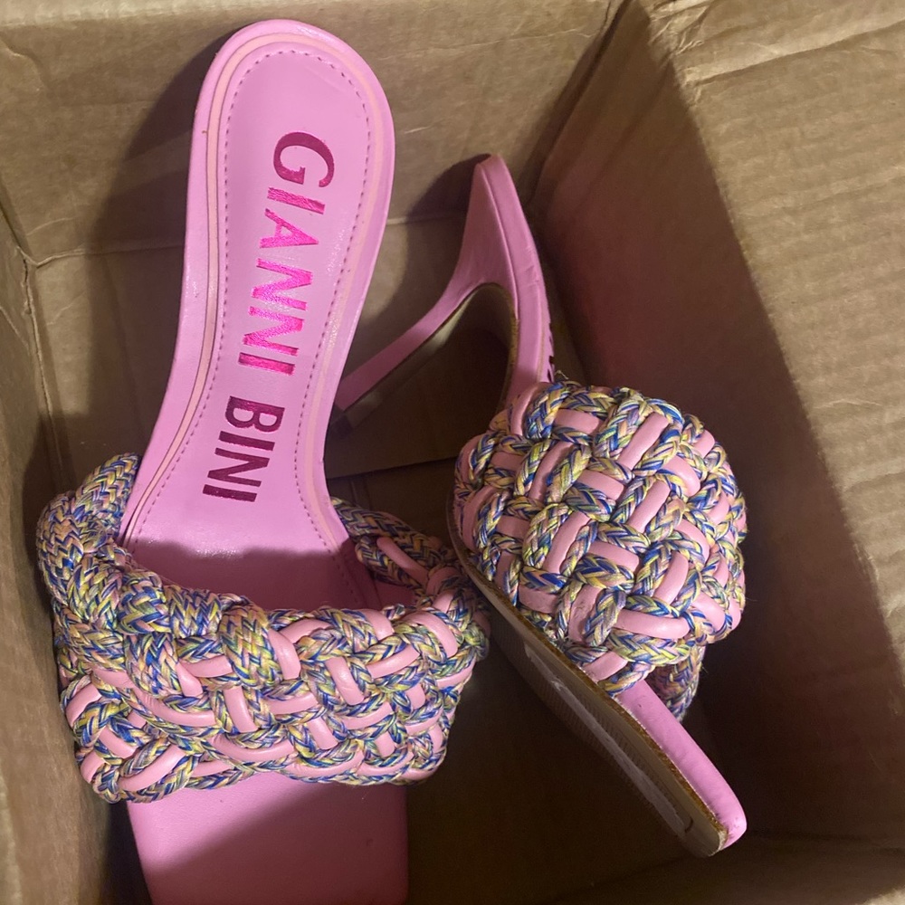 Barely worn Gianni Bini heels